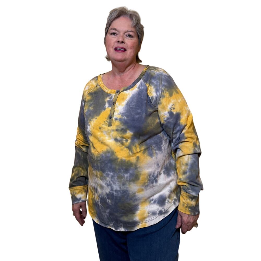 R31-1X NWT Umgee Tie Dye Button Front Long Raglan Sleeve Top with Raw Hem